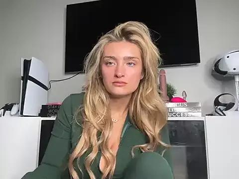 Freechat meggsworld on StripChat