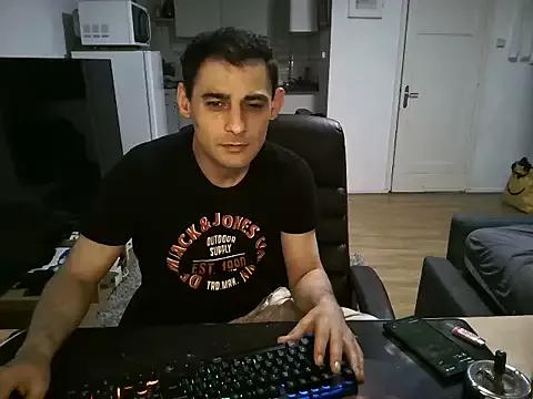 Freechat mihaimichael on StripChat