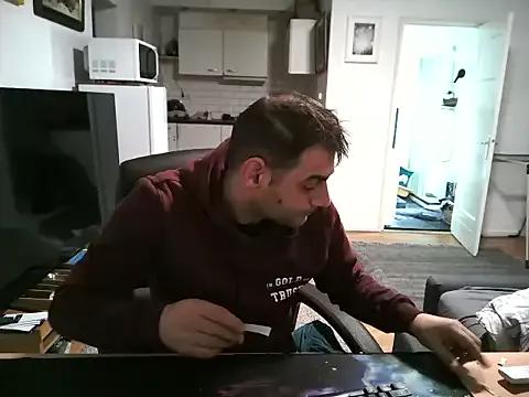 Freechat mihaimichael on StripChat