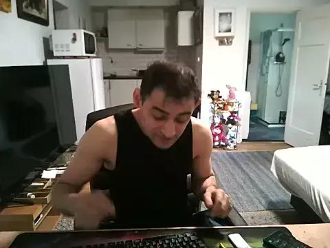 Freechat mihaimichael on StripChat