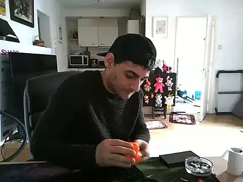 Freechat mihaimichael on StripChat