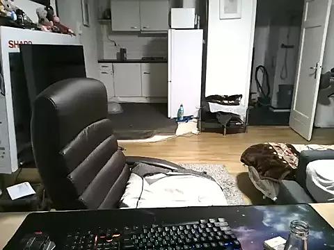 Freechat mihaimichael on StripChat