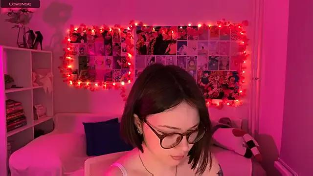 MilenaSaint on StripChat 