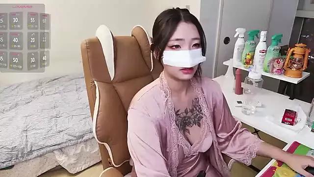 Milk_Sola from StripChat