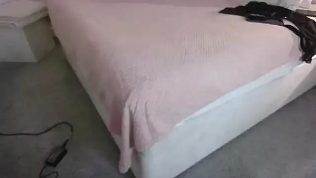 Discover sexy slut NaughtyMrsKnox NaughtyMrsKnox from StripChat