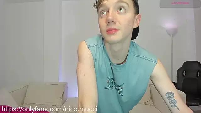 Freechat niico_18 on StripChat