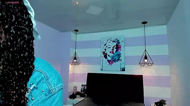 ninna_curly on StripChat 