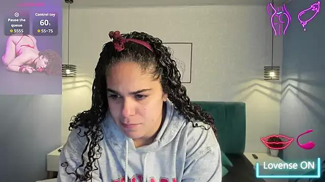 ninna_curly on StripChat
