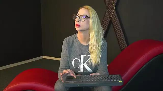 OliviaSmith on StripChat 