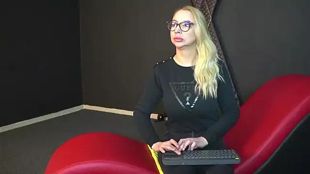 OliviaSmith on StripChat 