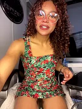 Discover slutty camslut PrettyLia PrettyLia from StripChat