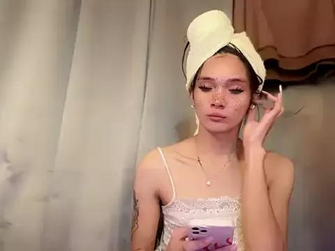 Explore 23 years old queen_lucinda from StripChat queen_lucinda from StripChat