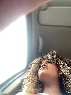riri_brunnete on StripChat 