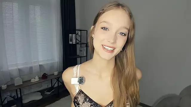 Discover hot model SerrenaAa SerrenaAa from StripChat