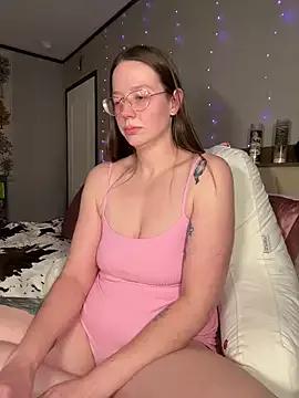 Discover cute performer Sweetdee222x Sweetdee222x from StripChat