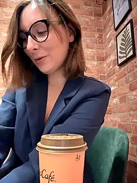 The_Snowwhitee from StripChat