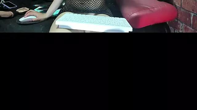 Slutty Tracy_KS wants you to fuck her body now Tracy_KS from StripChat