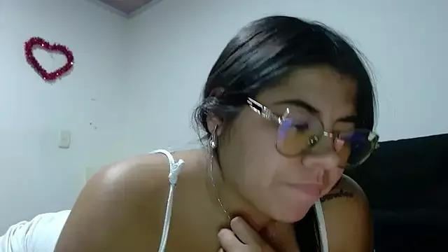 Watch Viccky_vick, she wants to masturbate for you viccky_vick from StripChat