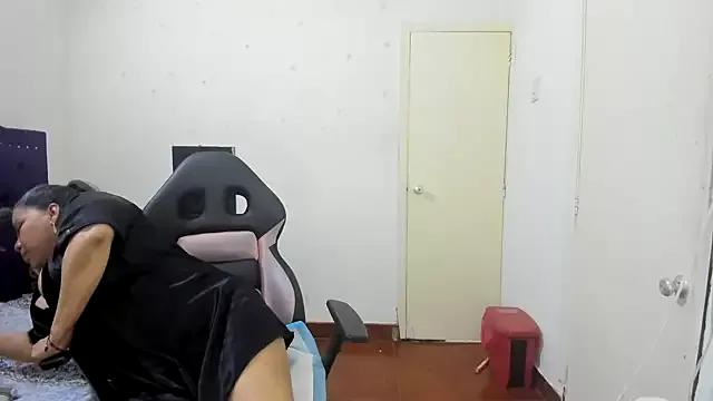 Freechat vikyadams on StripChat