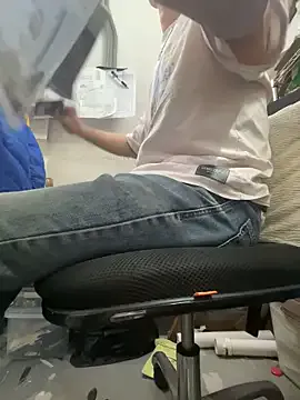 Weakofficeworker — Freechat on StripChat