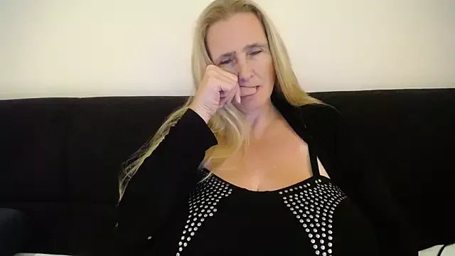 XXNikkie on StripChat 