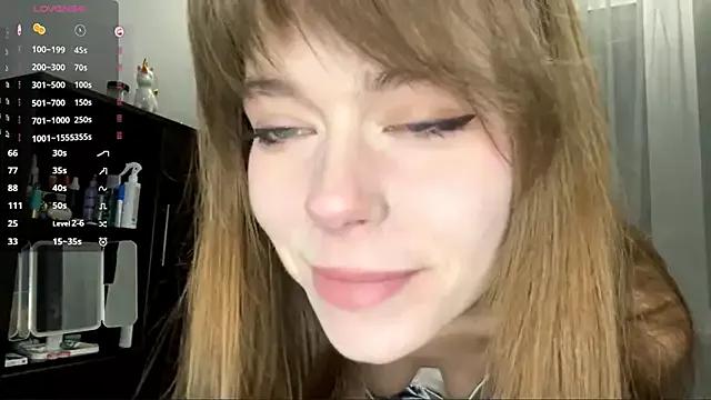 Freechat YourLittleElfie on StripChat